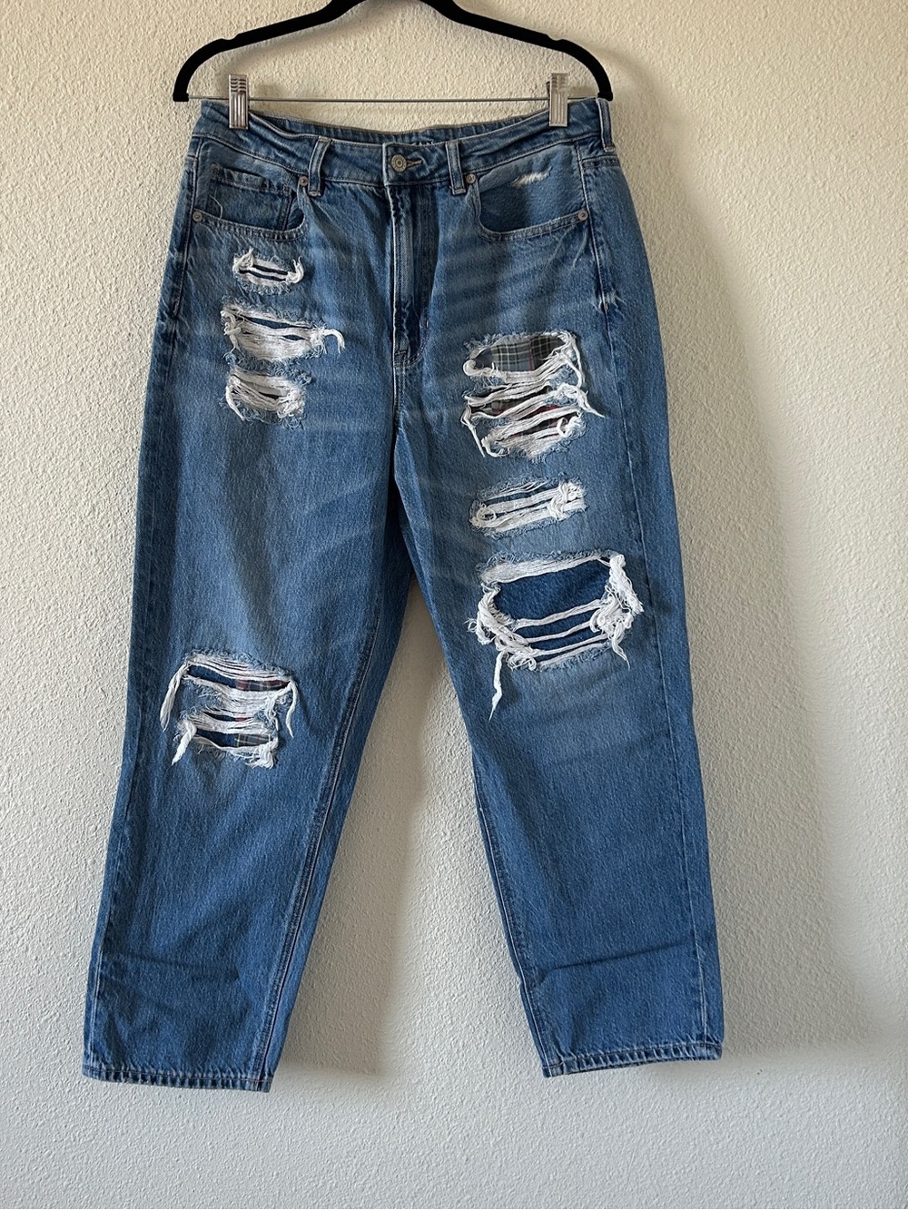 American Eagle Distressed Mom Straight Jeans Women’s 31 Blue